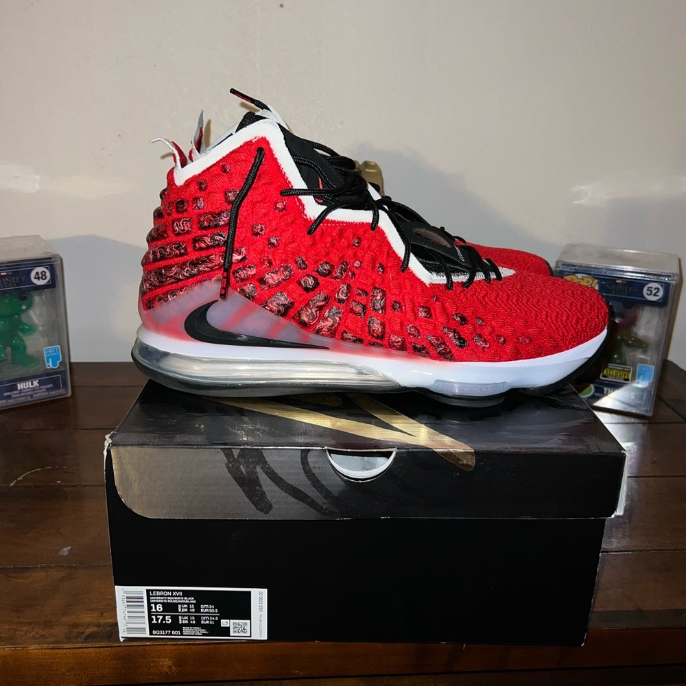 Lebron 17 basketball Shoe